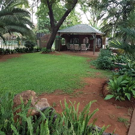 Gemstone Guest House Klerksdorp Eksteriør bilde