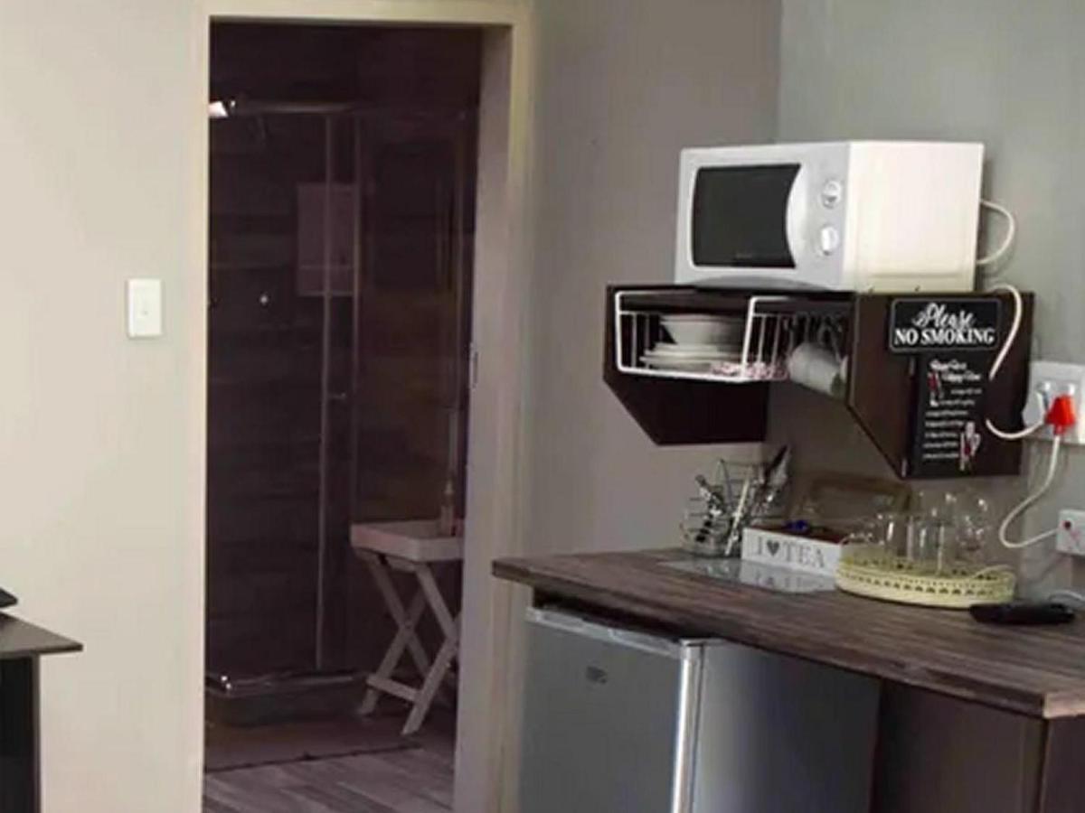 Gemstone Guest House Klerksdorp Eksteriør bilde