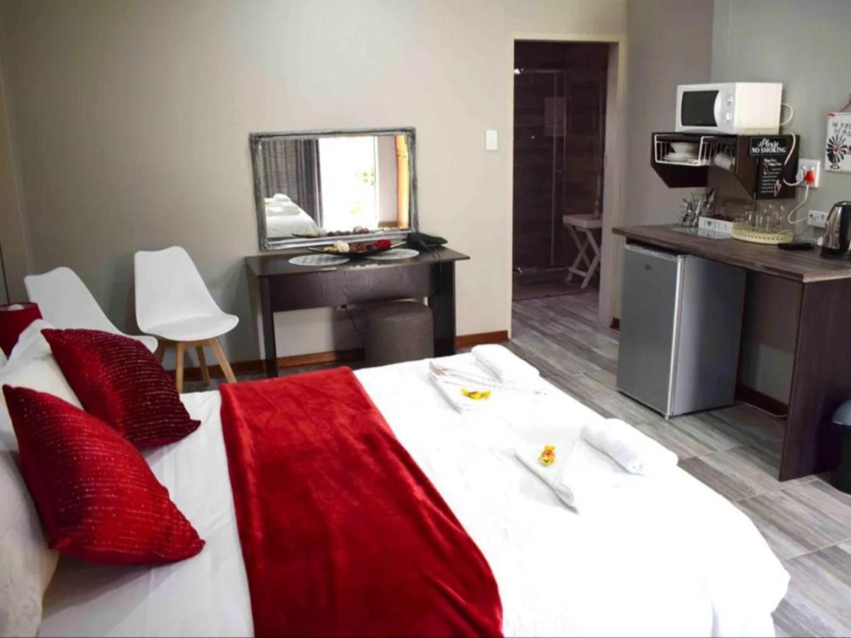 Gemstone Guest House Klerksdorp Eksteriør bilde