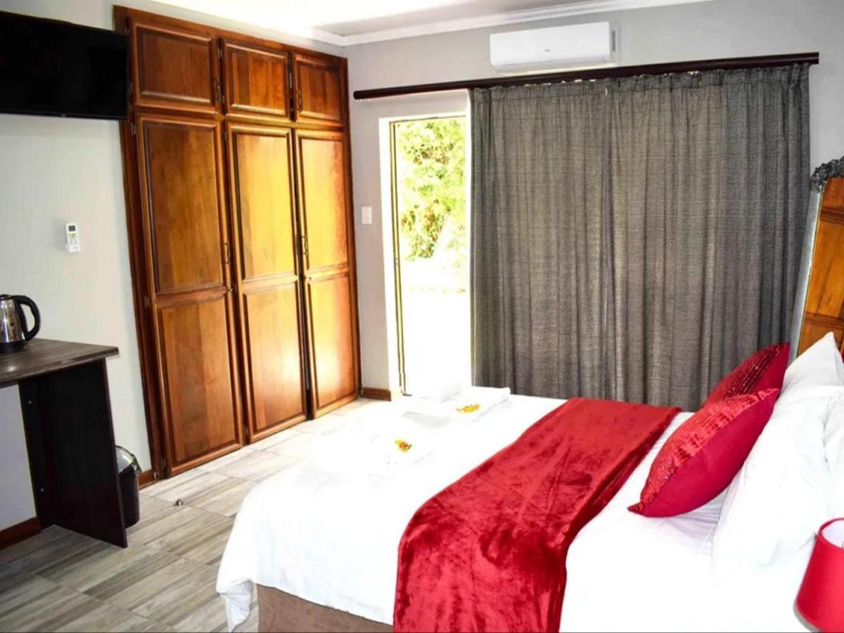 Gemstone Guest House Klerksdorp Eksteriør bilde
