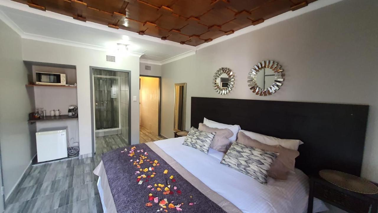 Gemstone Guest House Klerksdorp Eksteriør bilde