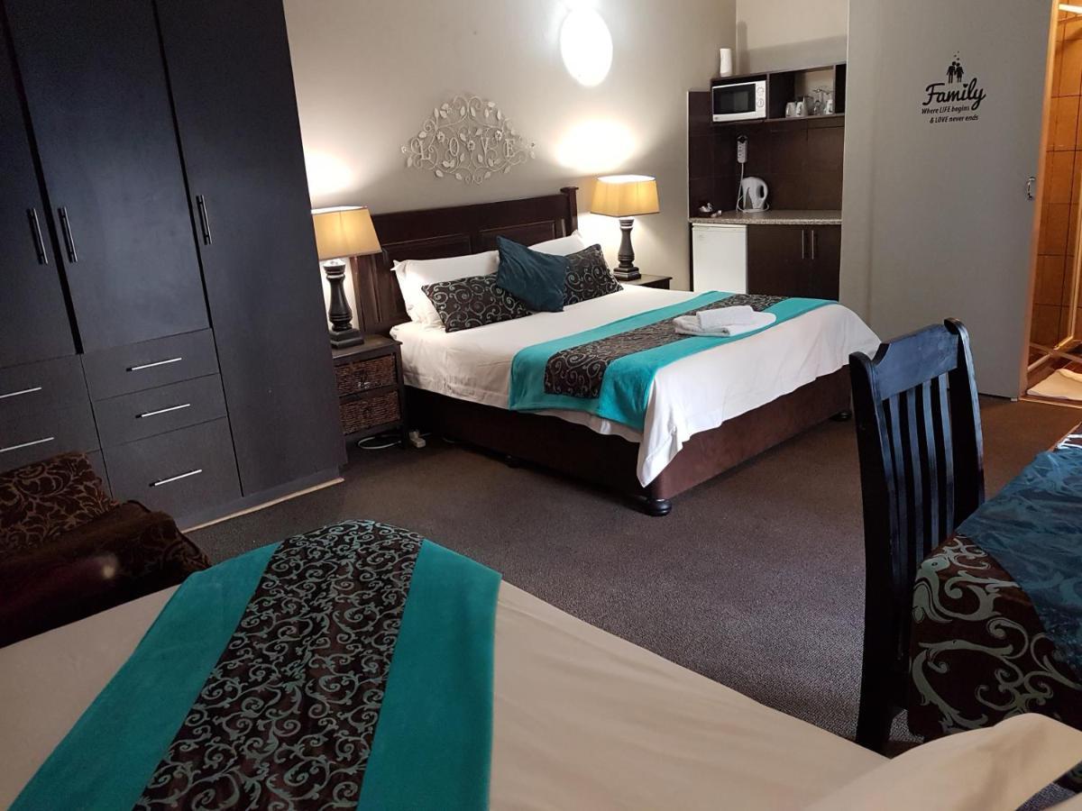 Gemstone Guest House Klerksdorp Eksteriør bilde