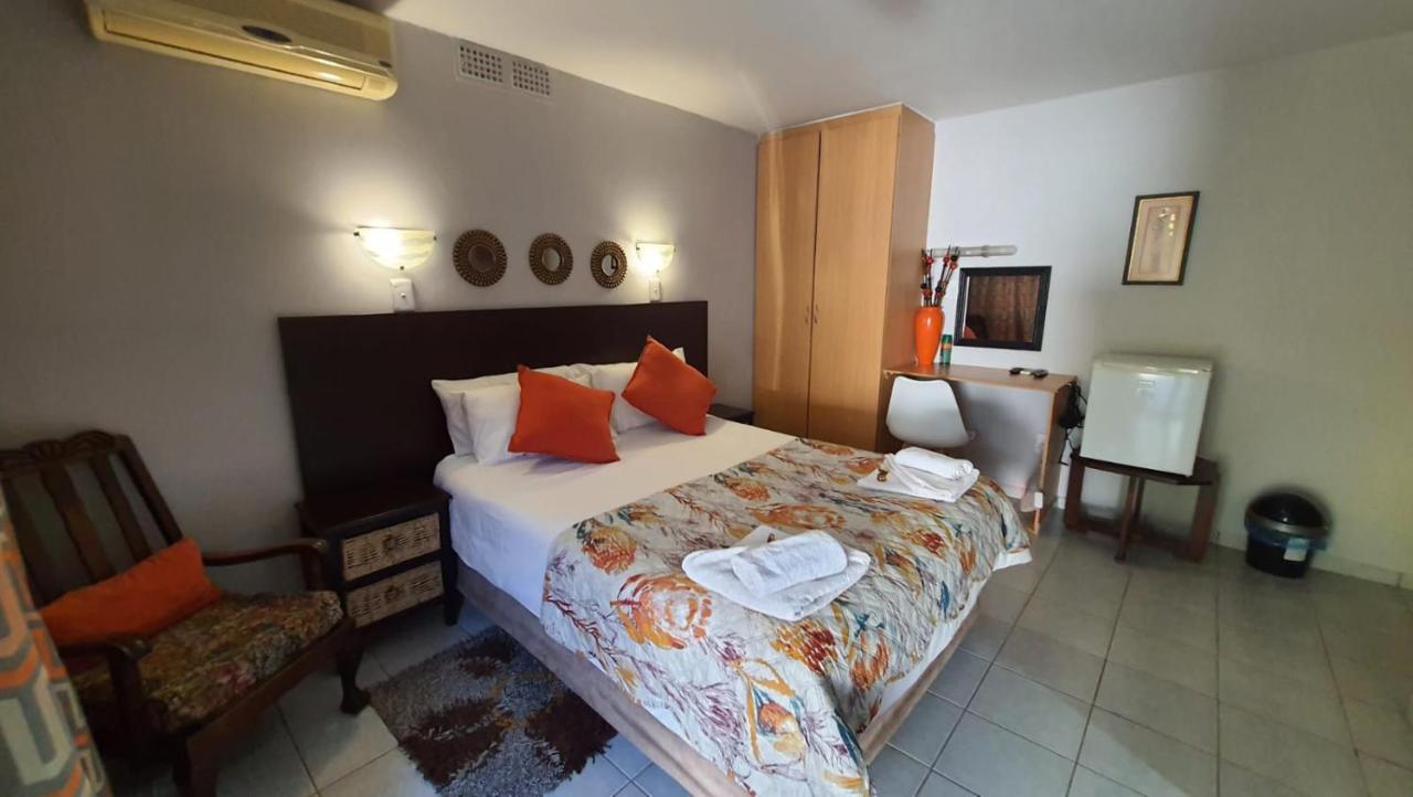 Gemstone Guest House Klerksdorp Eksteriør bilde