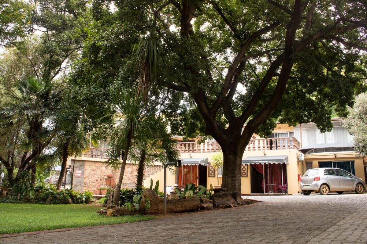 Gemstone Guest House Klerksdorp Eksteriør bilde