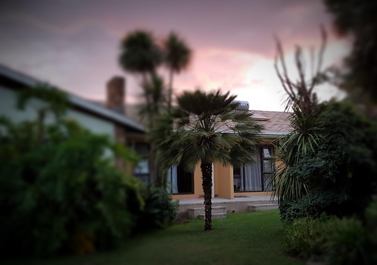 Gemstone Guest House Klerksdorp Eksteriør bilde