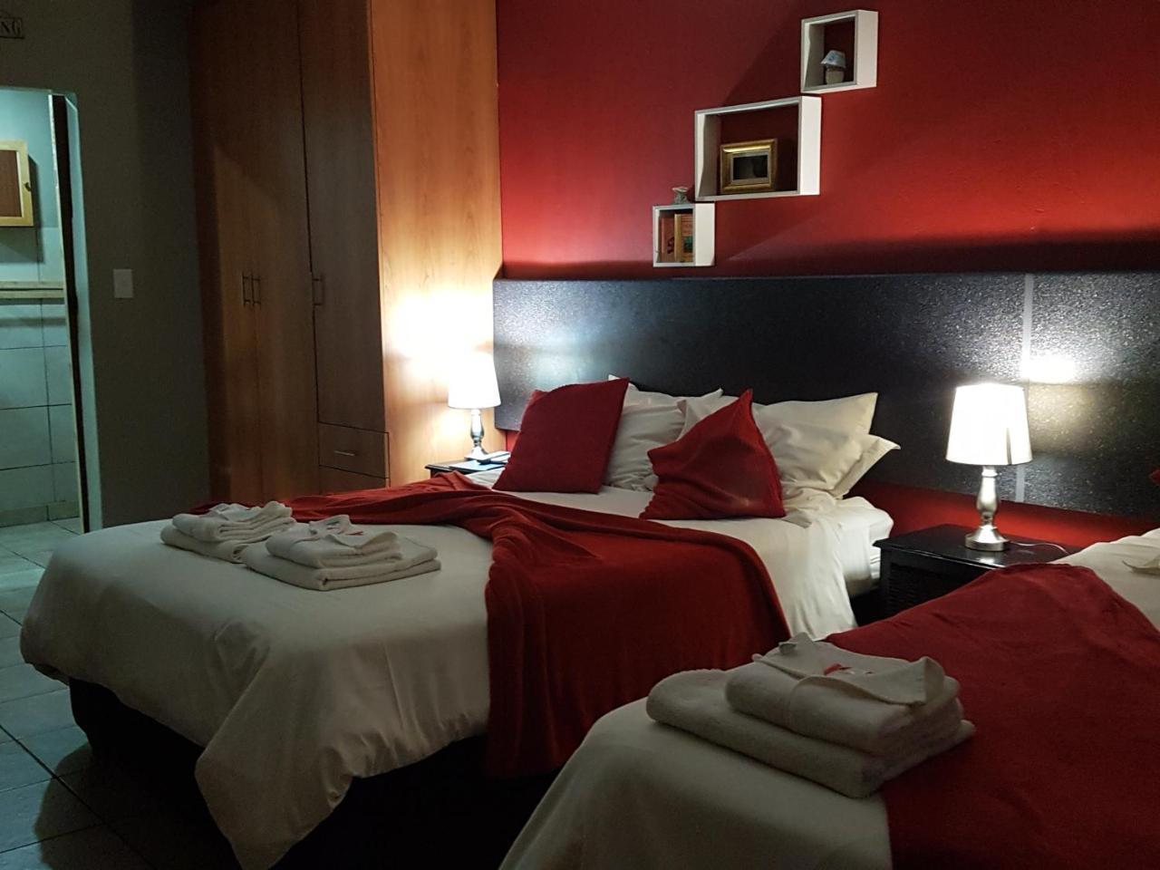 Gemstone Guest House Klerksdorp Eksteriør bilde