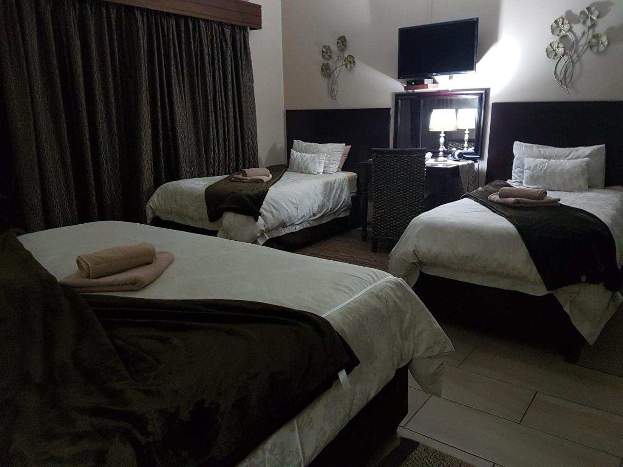 Gemstone Guest House Klerksdorp Eksteriør bilde